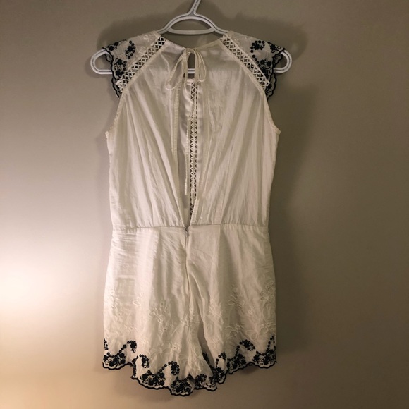 WHITE DETAILED ROMPER - Picture 3 of 3